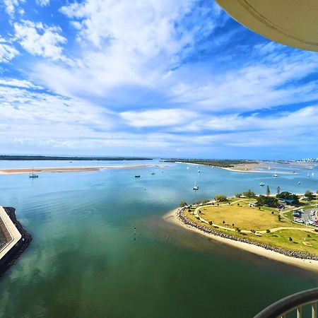 Broadwater Shores Waterfront Apartments โกลด์โคสต์ ภายนอก รูปภาพ