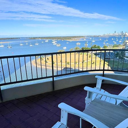 Broadwater Shores Waterfront Apartments โกลด์โคสต์ ภายนอก รูปภาพ