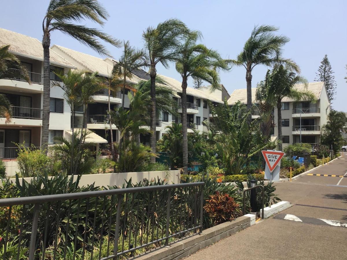 Broadwater Shores Waterfront Apartments โกลด์โคสต์ ภายนอก รูปภาพ