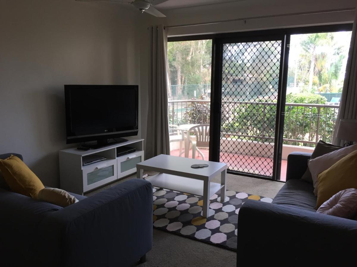 Broadwater Shores Waterfront Apartments โกลด์โคสต์ ภายนอก รูปภาพ