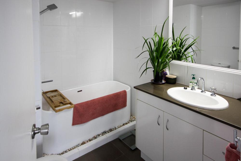 Broadwater Shores Waterfront Apartments โกลด์โคสต์ ภายนอก รูปภาพ