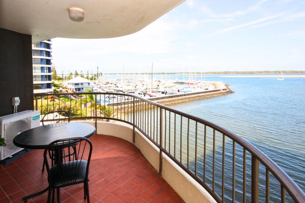 Broadwater Shores Waterfront Apartments โกลด์โคสต์ ภายนอก รูปภาพ