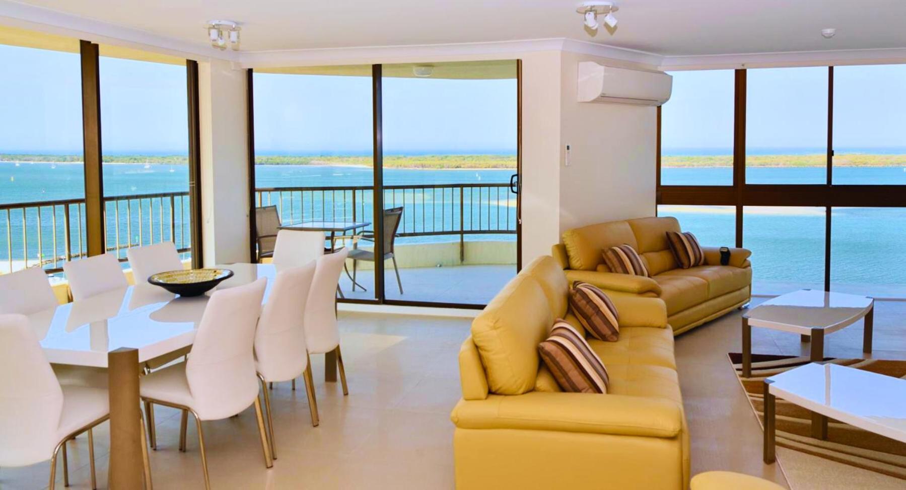 Broadwater Shores Waterfront Apartments โกลด์โคสต์ ภายนอก รูปภาพ