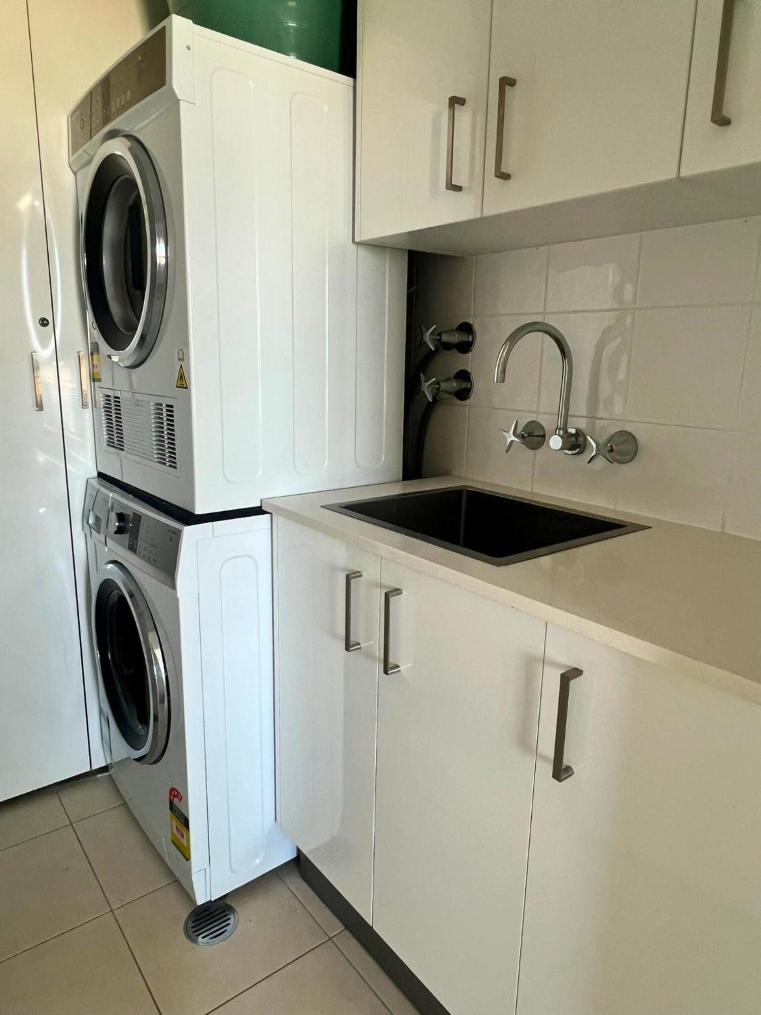 Broadwater Shores Waterfront Apartments โกลด์โคสต์ ภายนอก รูปภาพ