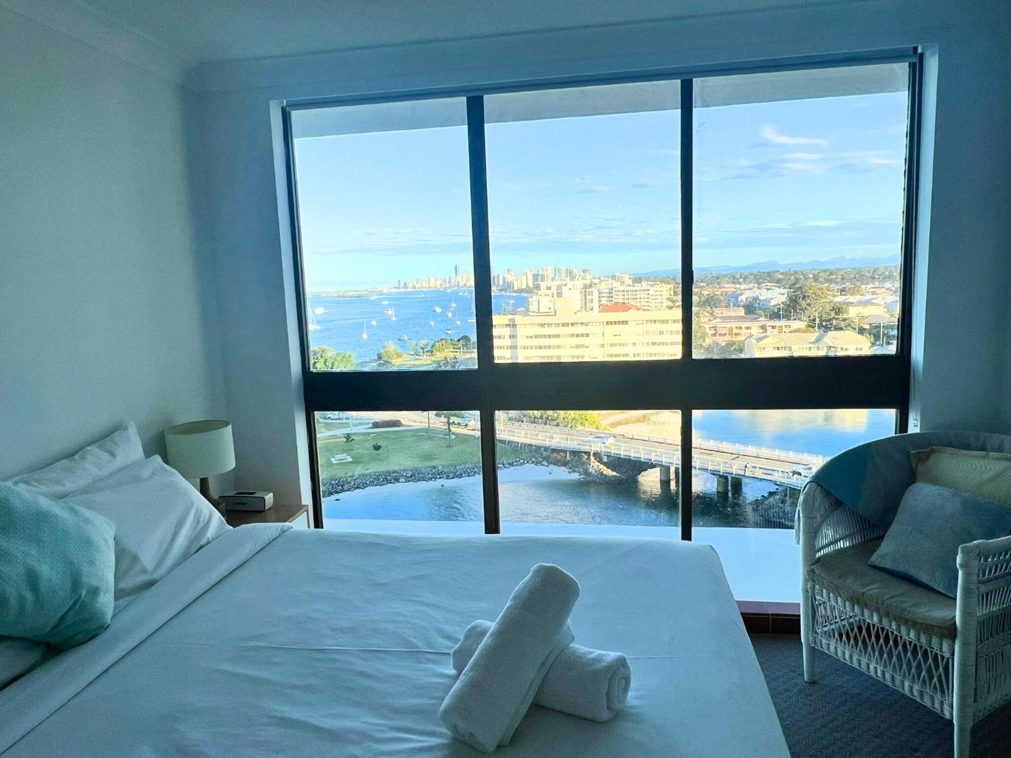 Broadwater Shores Waterfront Apartments โกลด์โคสต์ ภายนอก รูปภาพ