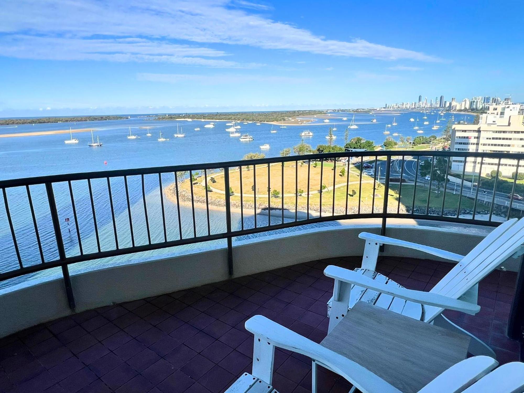 Broadwater Shores Waterfront Apartments โกลด์โคสต์ ภายนอก รูปภาพ