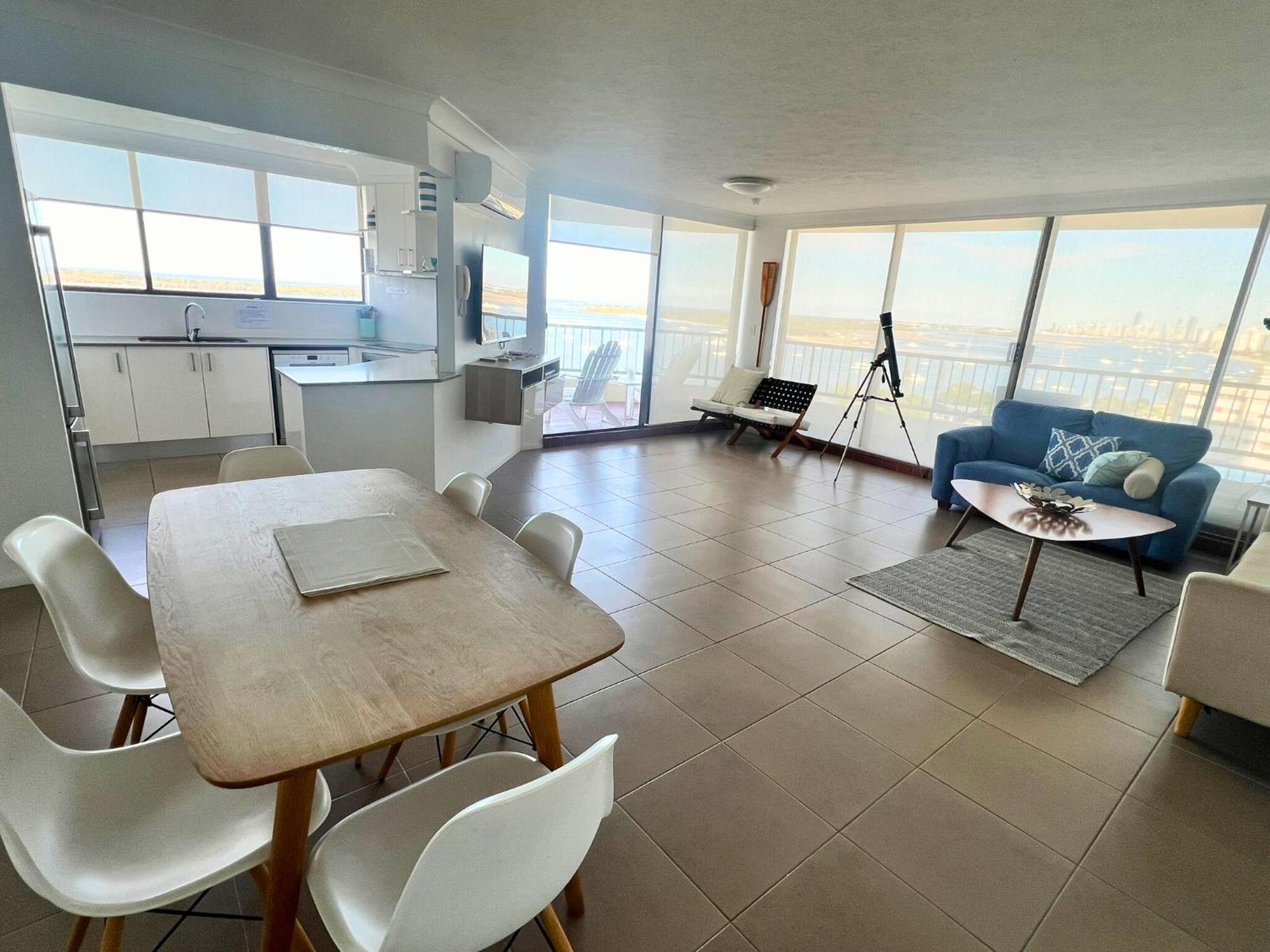 Broadwater Shores Waterfront Apartments โกลด์โคสต์ ภายนอก รูปภาพ