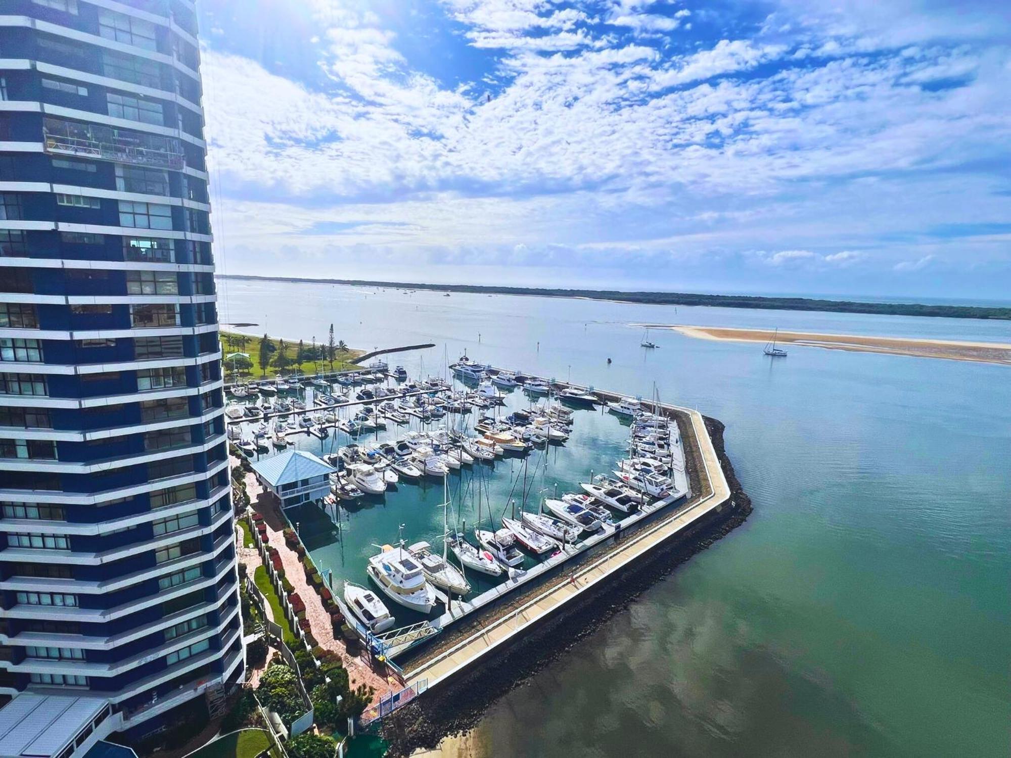 Broadwater Shores Waterfront Apartments โกลด์โคสต์ ภายนอก รูปภาพ