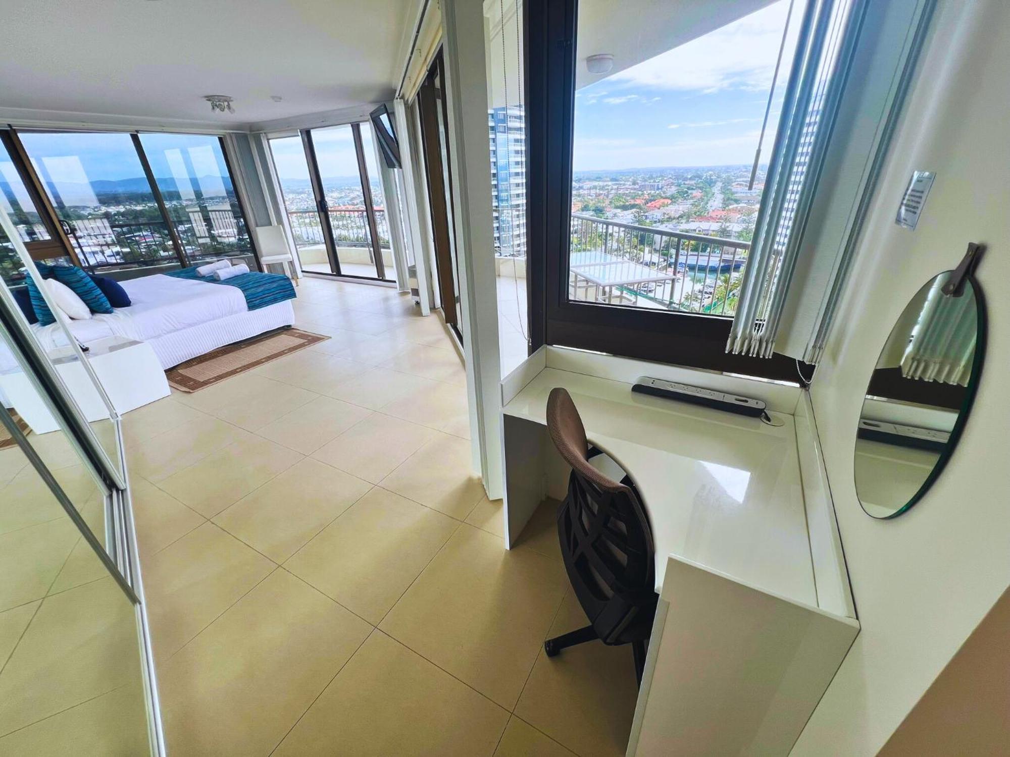 Broadwater Shores Waterfront Apartments โกลด์โคสต์ ภายนอก รูปภาพ
