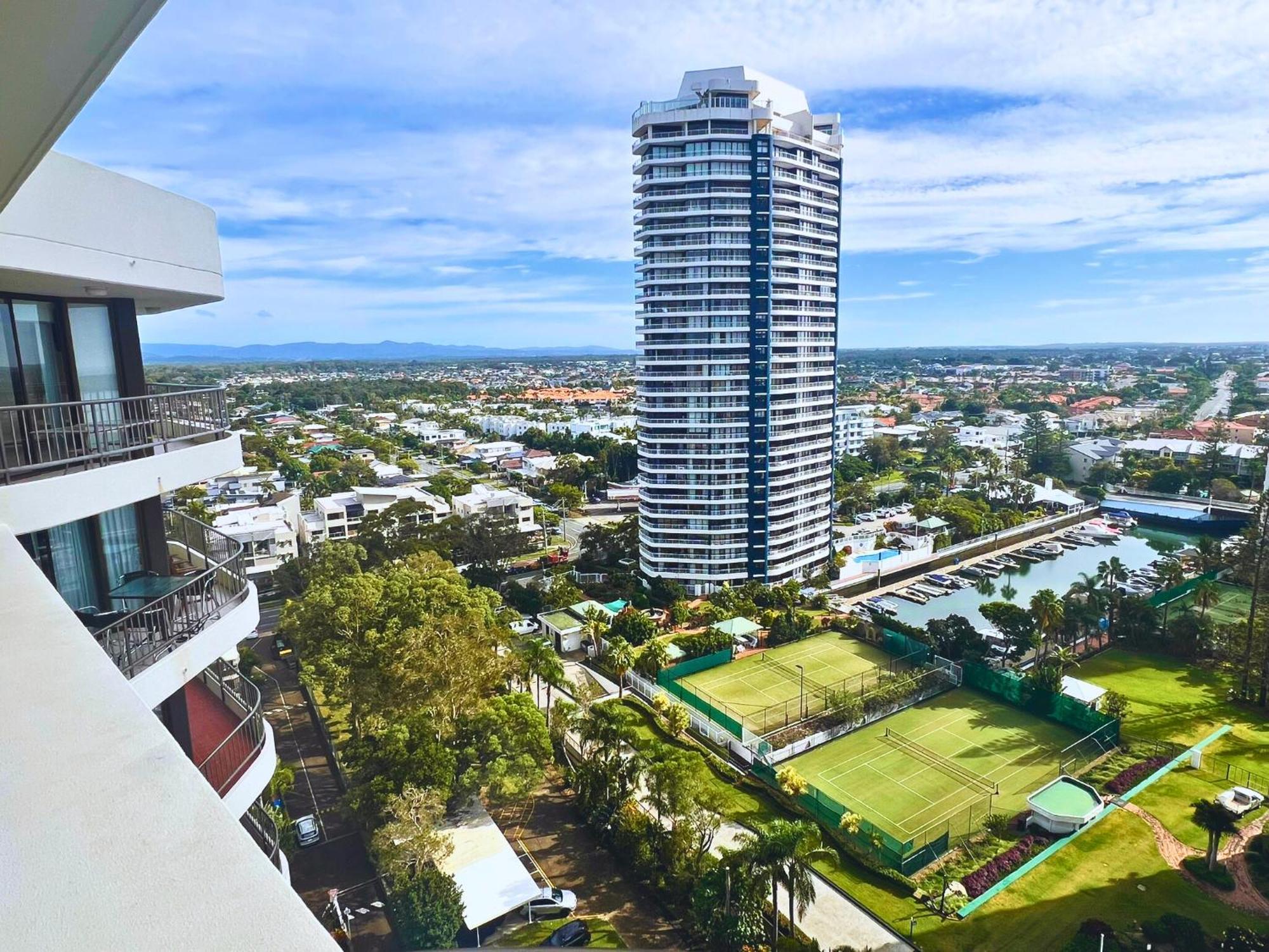 Broadwater Shores Waterfront Apartments โกลด์โคสต์ ภายนอก รูปภาพ