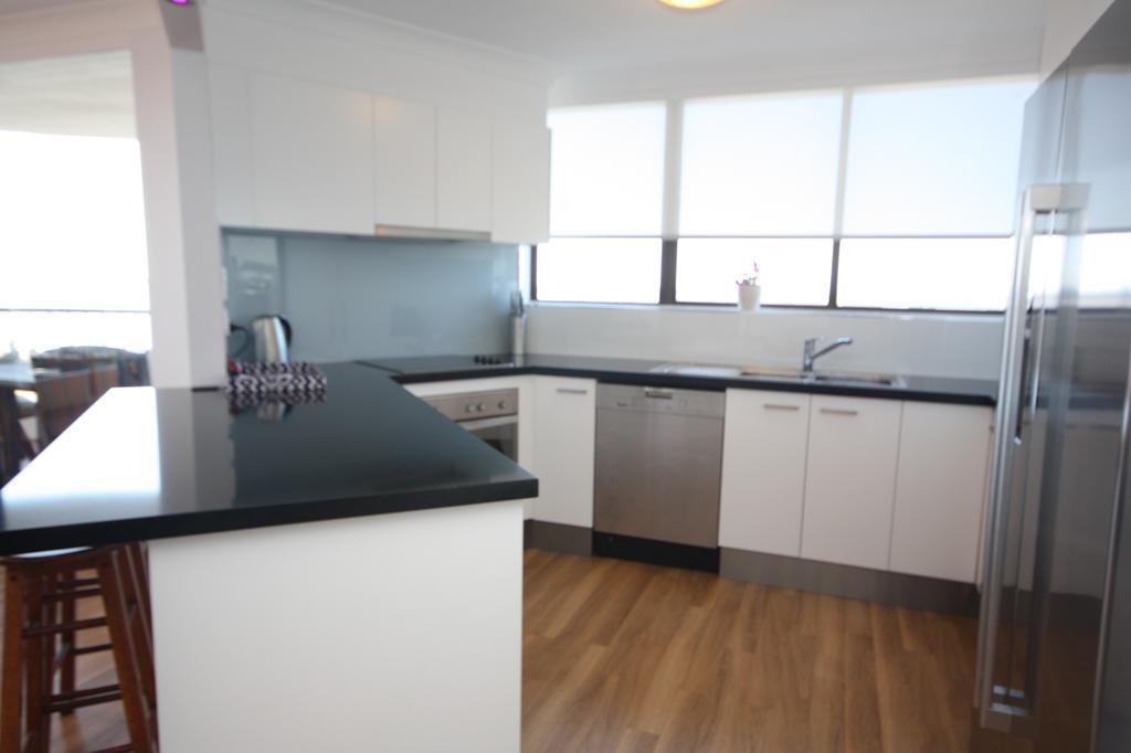 Broadwater Shores Waterfront Apartments โกลด์โคสต์ ภายนอก รูปภาพ