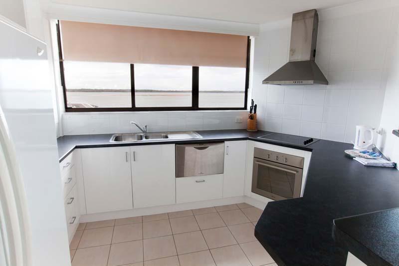 Broadwater Shores Waterfront Apartments โกลด์โคสต์ ภายนอก รูปภาพ