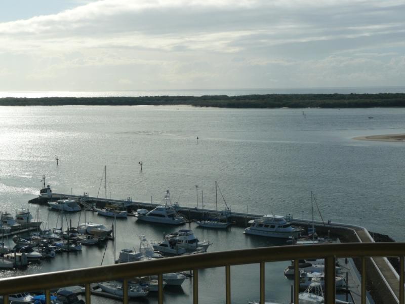 Broadwater Shores Waterfront Apartments โกลด์โคสต์ ภายนอก รูปภาพ
