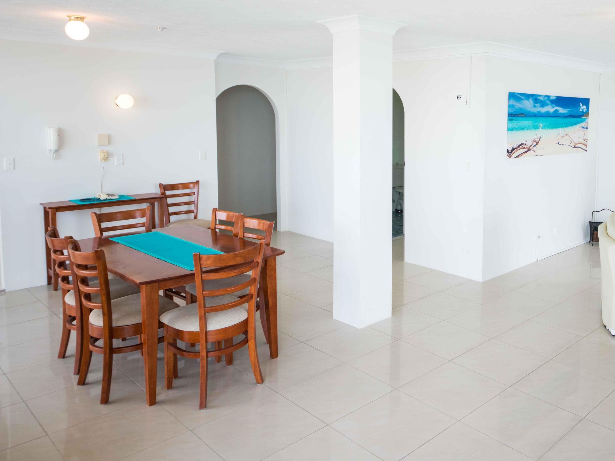 Broadwater Shores Waterfront Apartments โกลด์โคสต์ ภายนอก รูปภาพ