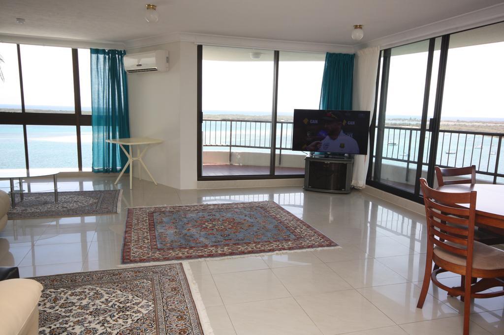 Broadwater Shores Waterfront Apartments โกลด์โคสต์ ภายนอก รูปภาพ
