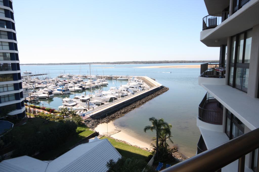 Broadwater Shores Waterfront Apartments โกลด์โคสต์ ภายนอก รูปภาพ
