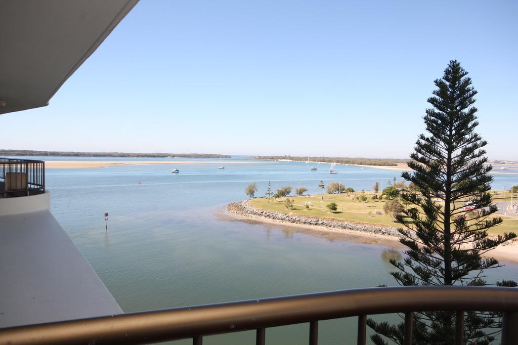 Broadwater Shores Waterfront Apartments โกลด์โคสต์ ภายนอก รูปภาพ