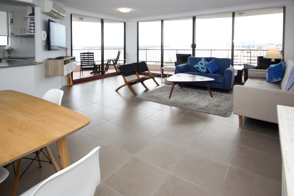 Broadwater Shores Waterfront Apartments โกลด์โคสต์ ภายนอก รูปภาพ